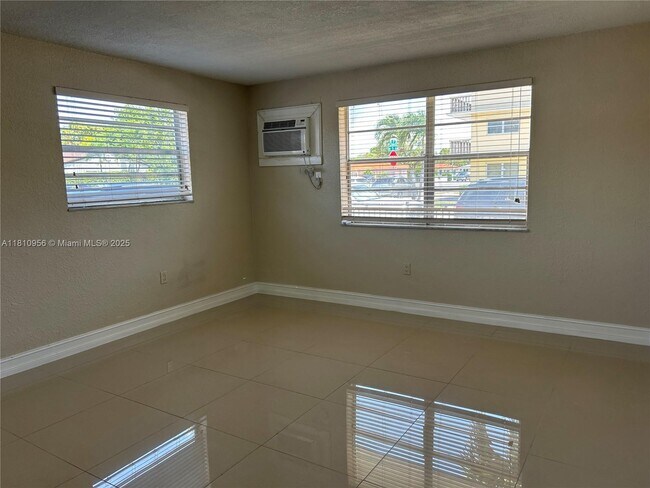 Foto del edificio - 543 SW 37th Ave
