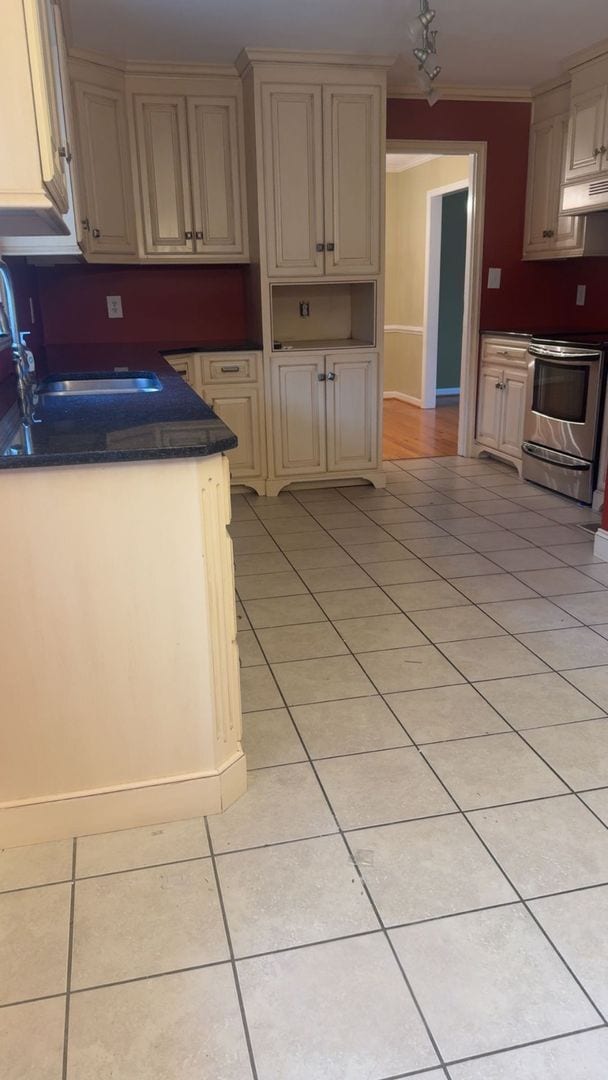 Building Photo - Available Now! Four bedroom 2.5 Bathroom!!