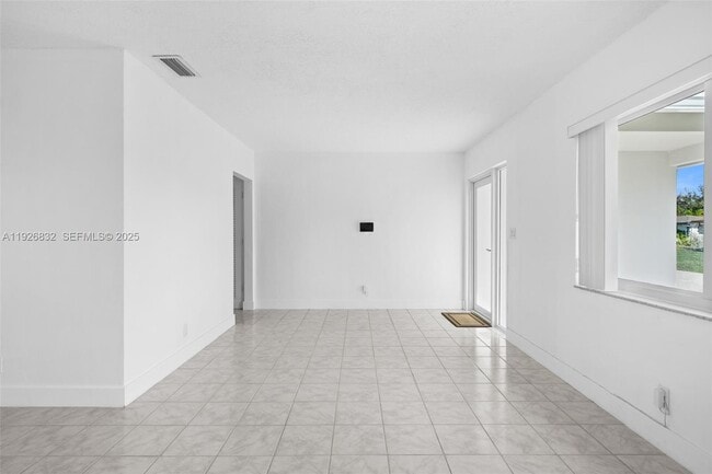 Foto del edificio - 3925 NW 19th Ave