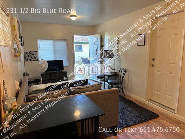 Foto del edificio - 231 1/2 Big Blue Road-