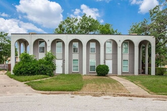 Building Photo - 4555 Altamesa Blvd
