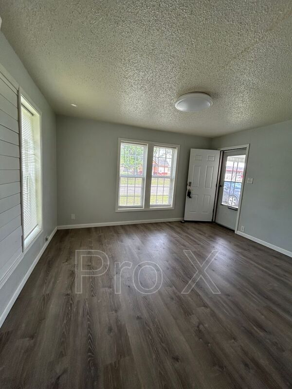 Foto del edificio - 105 W Jefferson St