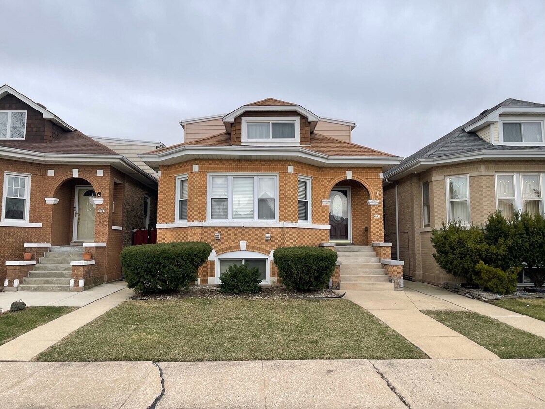 Primary Photo - 5327 W Wolfram St