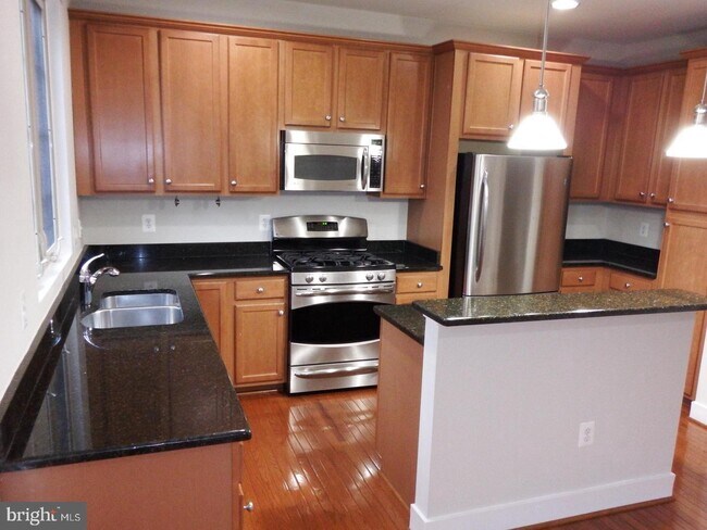 Building Photo - 13316 Sheffield Manor Dr
