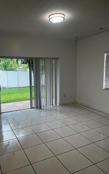 Foto del edificio - 13941 SW 13th St