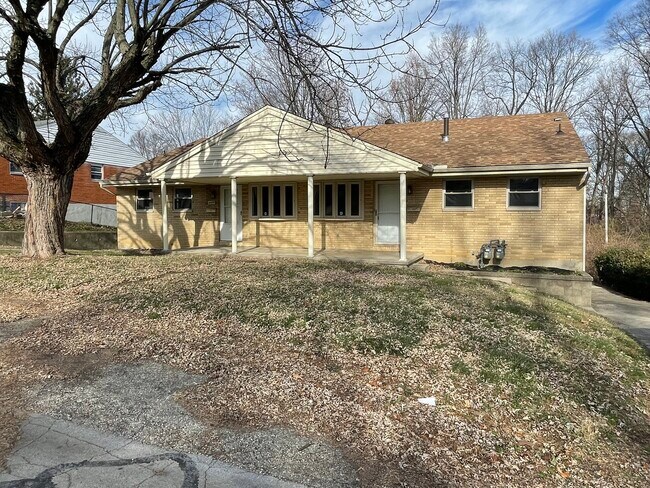 Building Photo - 4557 E 4th St