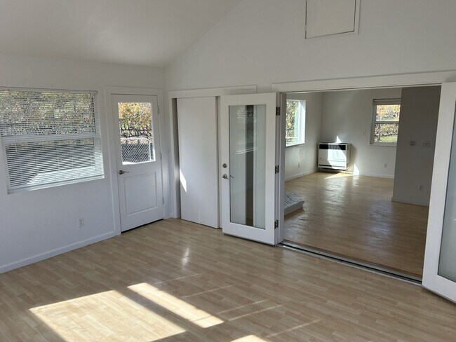 Building Photo - Beautiful Serene 2 Bedroom, 1 Bath with a 1 Bedroom, 1 bath ADU