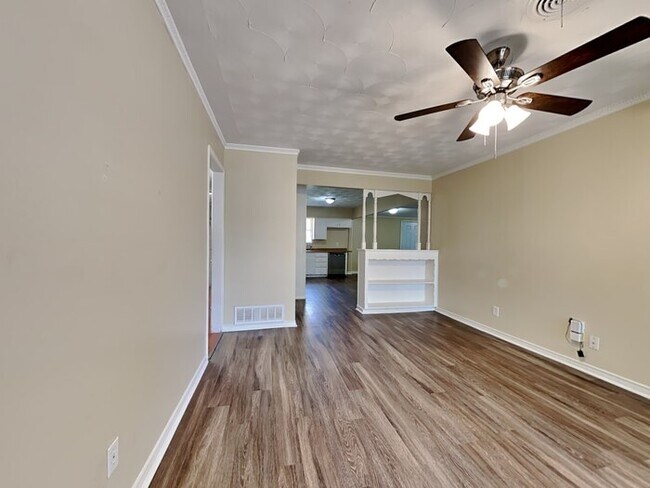 Foto del edificio - 4427 Live Oak Dr