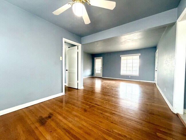 Foto del edificio - Alamo Heights Townhome