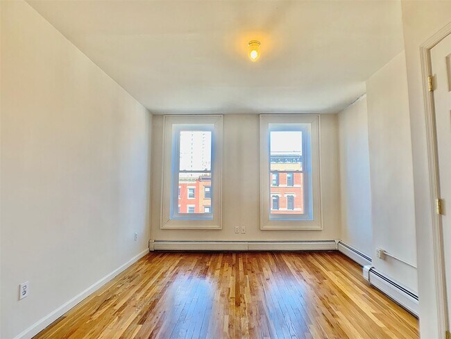 Foto del edificio - 320 Washington St