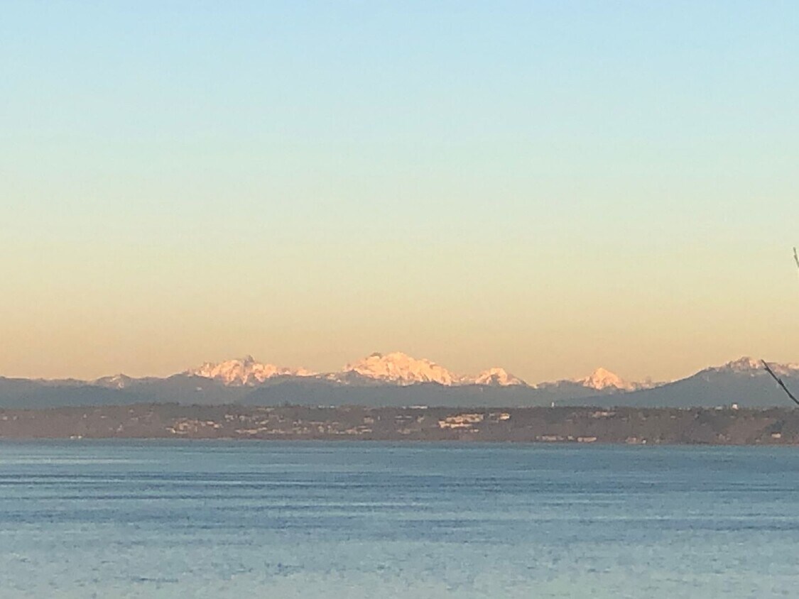 Foto principal - Incredible Water and Mountain Views from t...