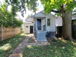 Building Photo - 3421 River Park Dr