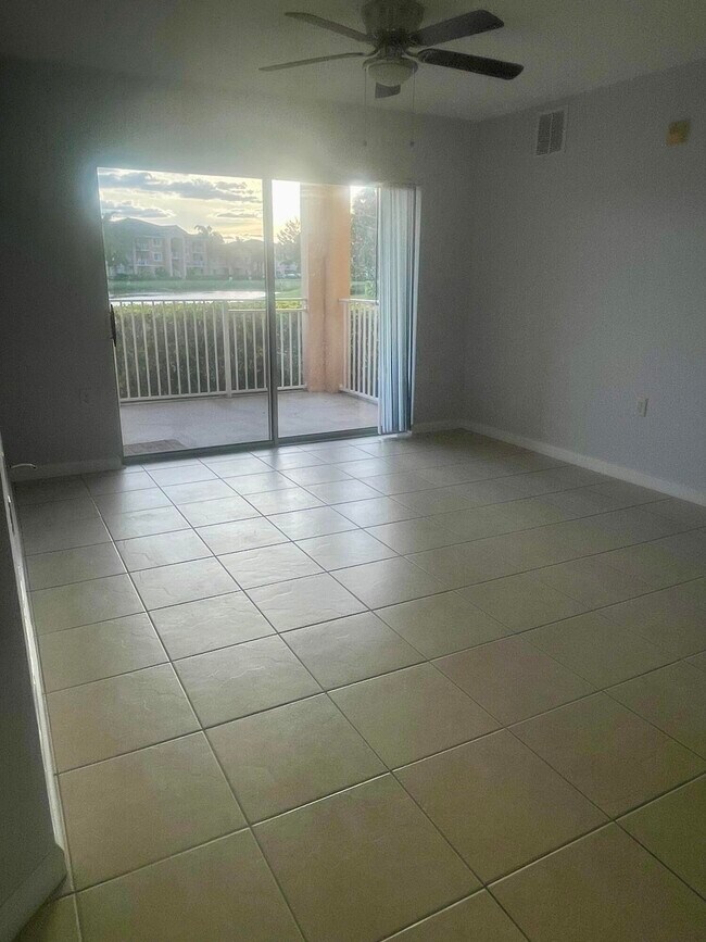 Foto del edificio - 281 SW Palm Dr