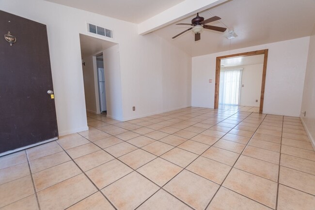 Building Photo - 4 Bedroom, 1½ Bath Home with Central A/C, ...