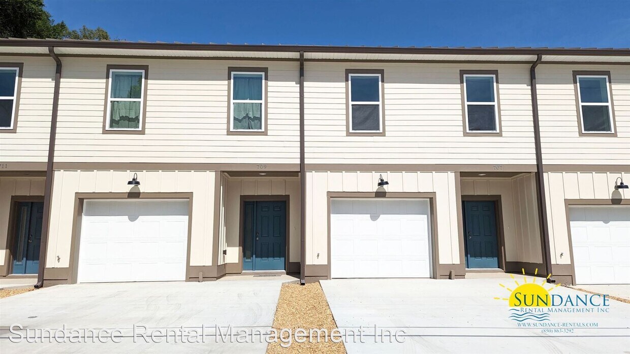 Primary Photo - 3 br, 2 bath House - 707 Navy Street