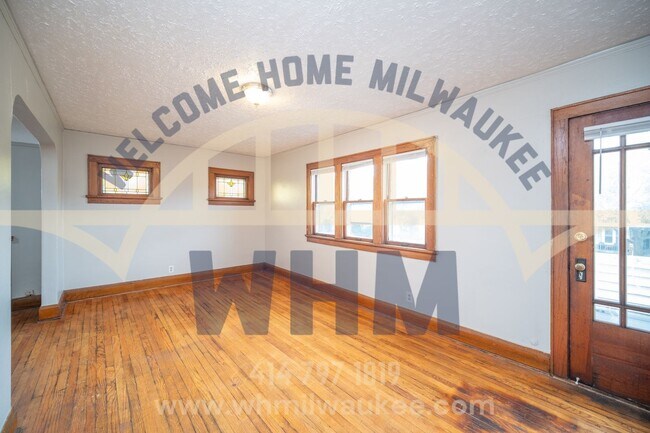 Building Photo - Welcome Home to this Charming 2 Bedroom 1 ...