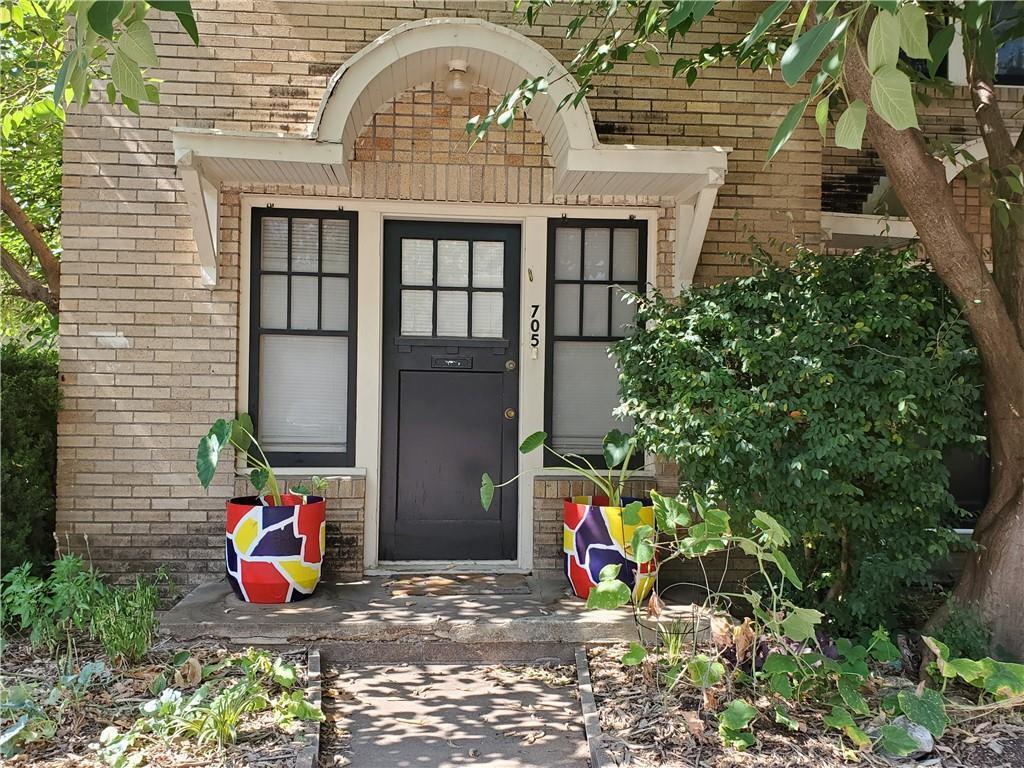 Foto principal - 705 1/2 Graham Pl