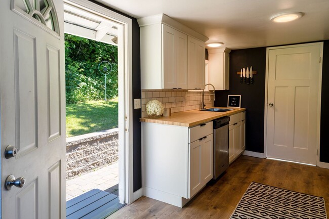 Foto del edificio - 2 br, 1 bath House - 1535 Beach Drive E