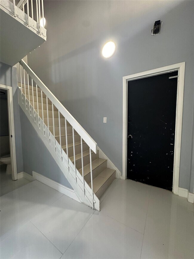 Foto del edificio - 8350 N Missionwood Cir