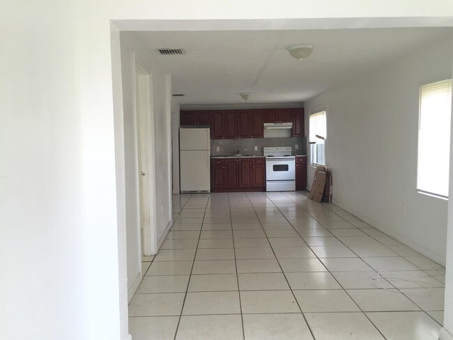 Foto del edificio - 1320 NW 68th St