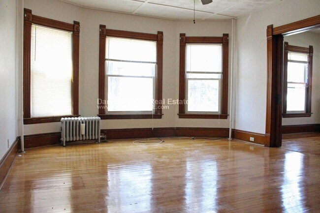 Building Photo - 19 Leighton Ave