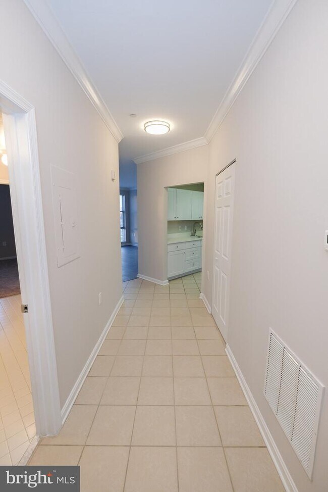 Building Photo - 23 Pierside Dr