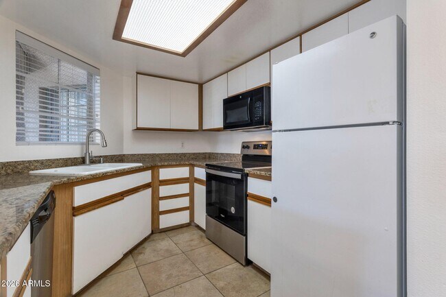 Foto del edificio - 4850 E Desert Cove Ave