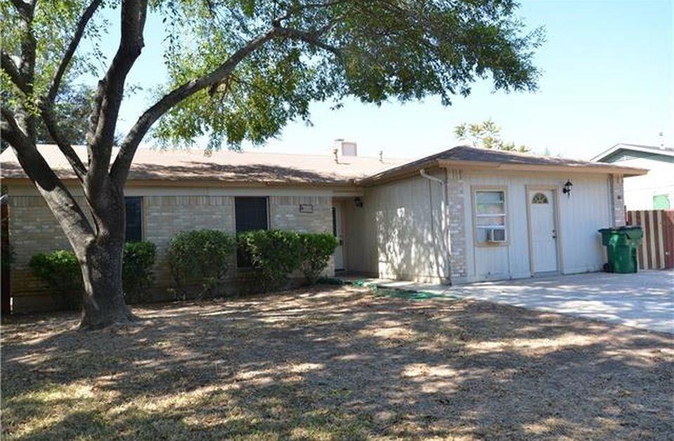 Foto principal - 609 Riverwood Dr