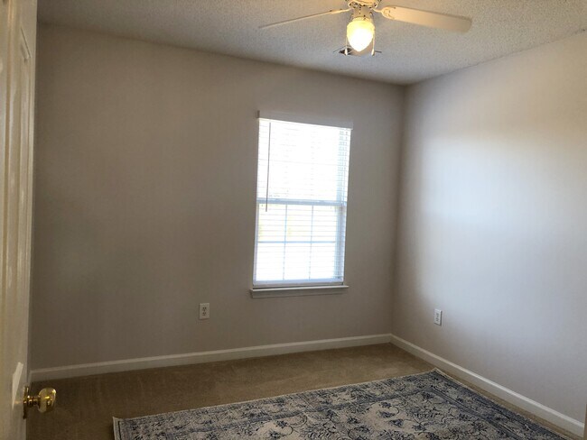 Building Photo - 120 Innisbrook Ln