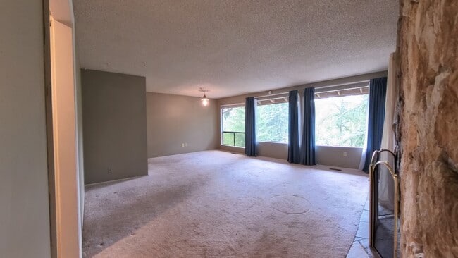 Sala de estar - 19124 61st Place NE