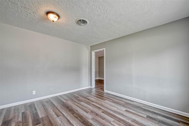 Building Photo - 5606 Elm Spring Dr