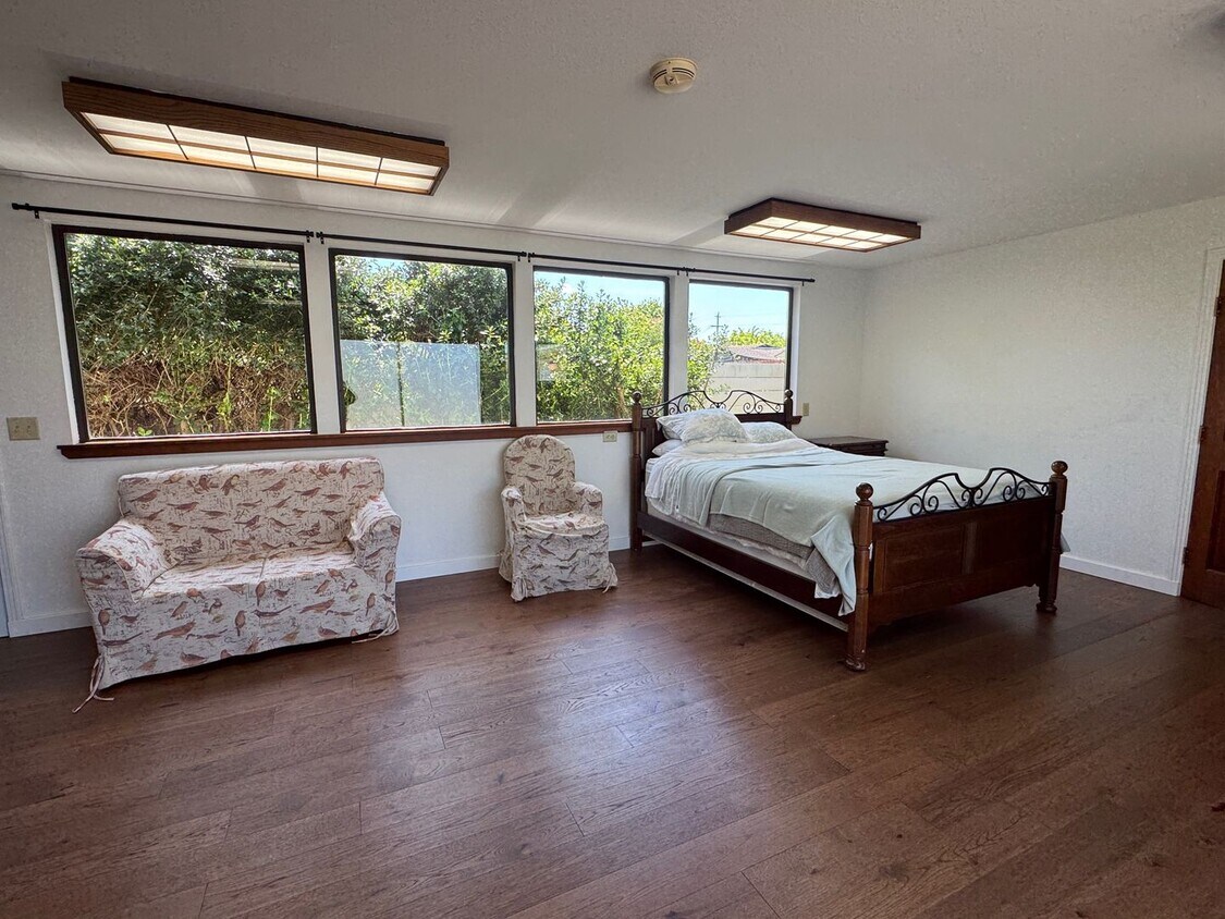 Foto principal - 2424 L St
