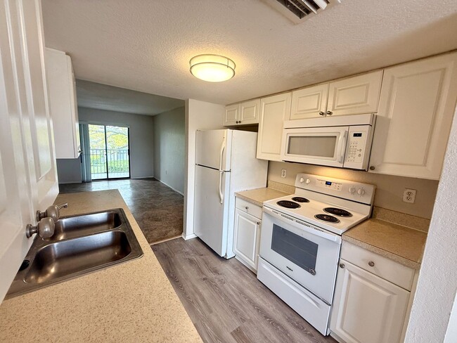 Building Photo - 2 bed 1 bath condo in Garden Walk