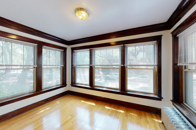 Sun-room - 5429 S. Woodlawn Avenue