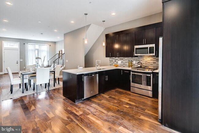 Foto del edificio - 812 Montrose St