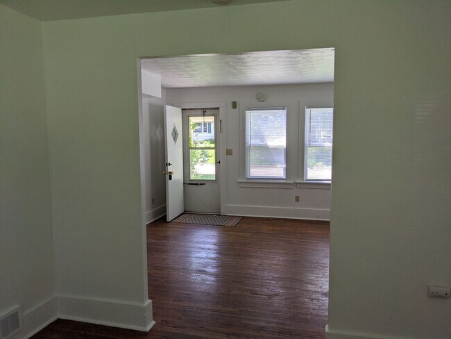 Building Photo - FALL 2025 AVAILABILITY!!!  1-Bedroom house...