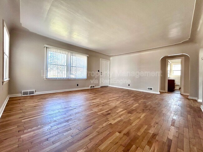 Foto del edificio - 527 Ferndale Ave NW