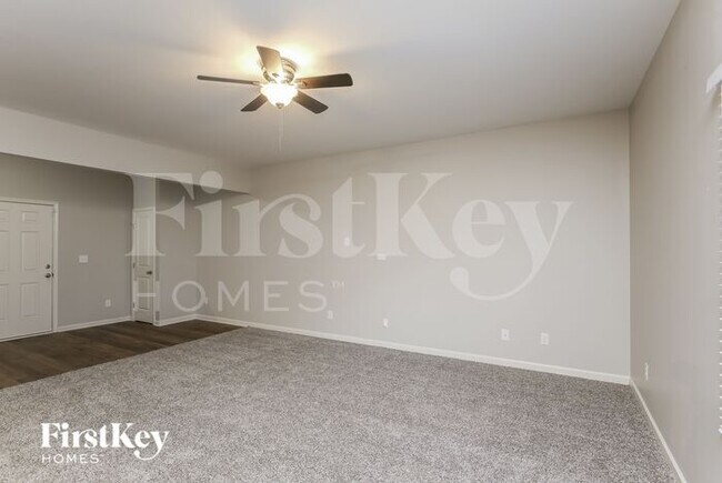 Building Photo - 840 Castilla Way