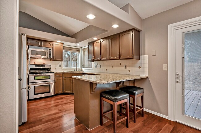 Building Photo - 1310 E Woodvine Ct