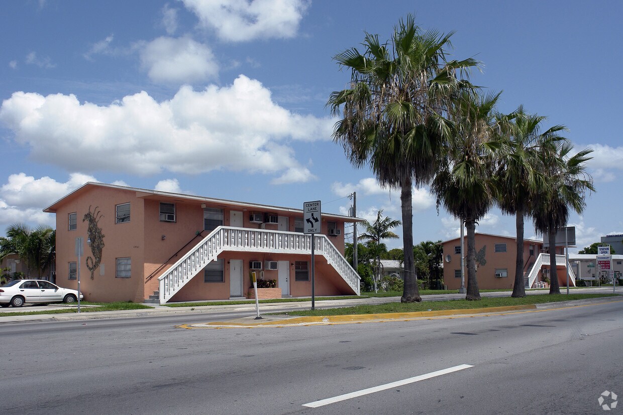 Primary Photo - 10701 SW 7th St