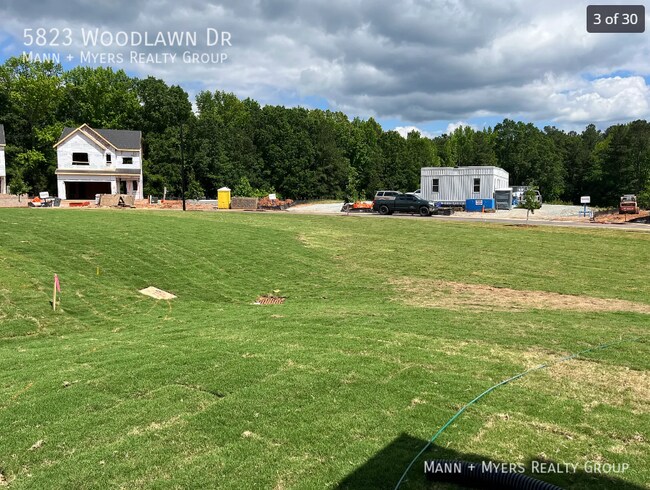 Foto del edificio - 5823 Woodlawn Dr