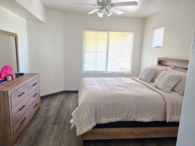 Foto del edificio - FULLY FURNISHED * 1BED/1BATH CONDO WITH 1 CAR GARAGE IN SOUTHWEST LAS VEGAS