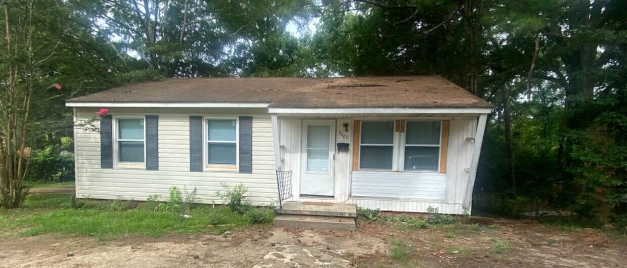 Foto principal - 2609 Brookwood Dr