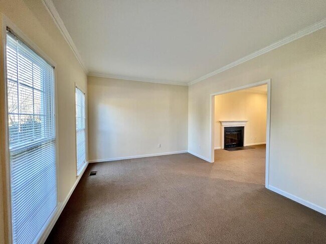 Building Photo - 5519 Clydebank Rd
