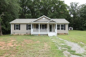 Building Photo - 2018 Old Tavern Rd