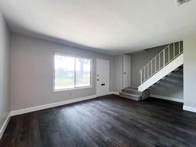 Foto del edificio - Riverfront Condo! 2 Bedroom, 1½ Bath