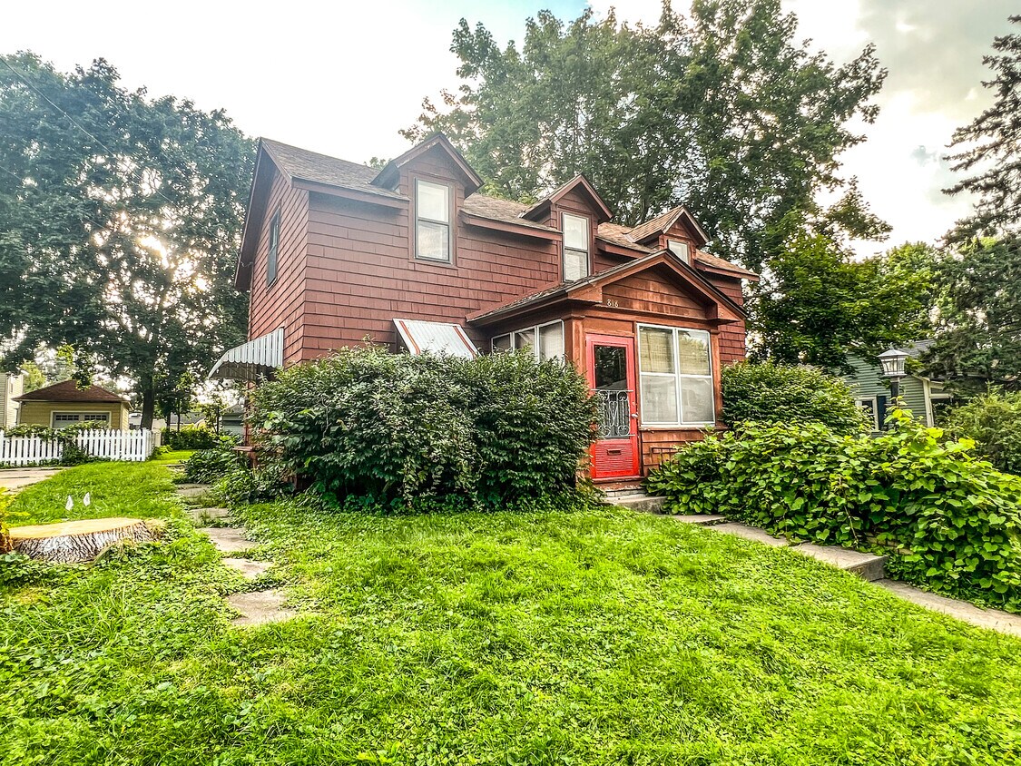 Primary Photo - 818 7th St S