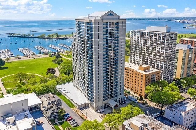 Foto del edificio - 1660 N Prospect Ave