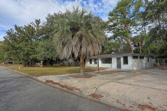 Building Photo - 6 Ranchland Dr