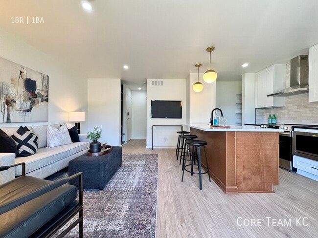 Building Photo - 4203 SW Trafficway-1B